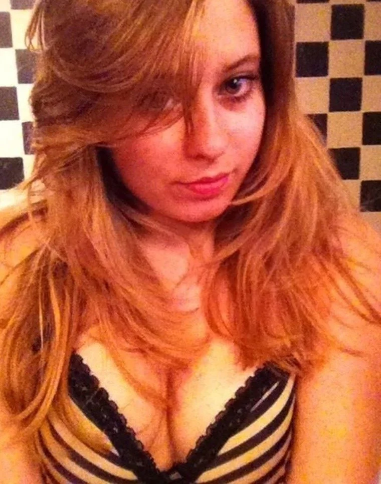 SeductiveScarlet image 1